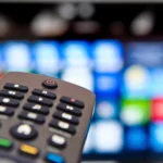 U fokusu daljinski upravljač za pametne TV uređaje (Smart TV)